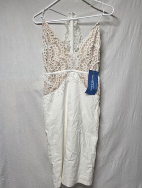 LUXXEL WHITE STRETCH LACE BODYCON DRESS SIZE SMALL NWT